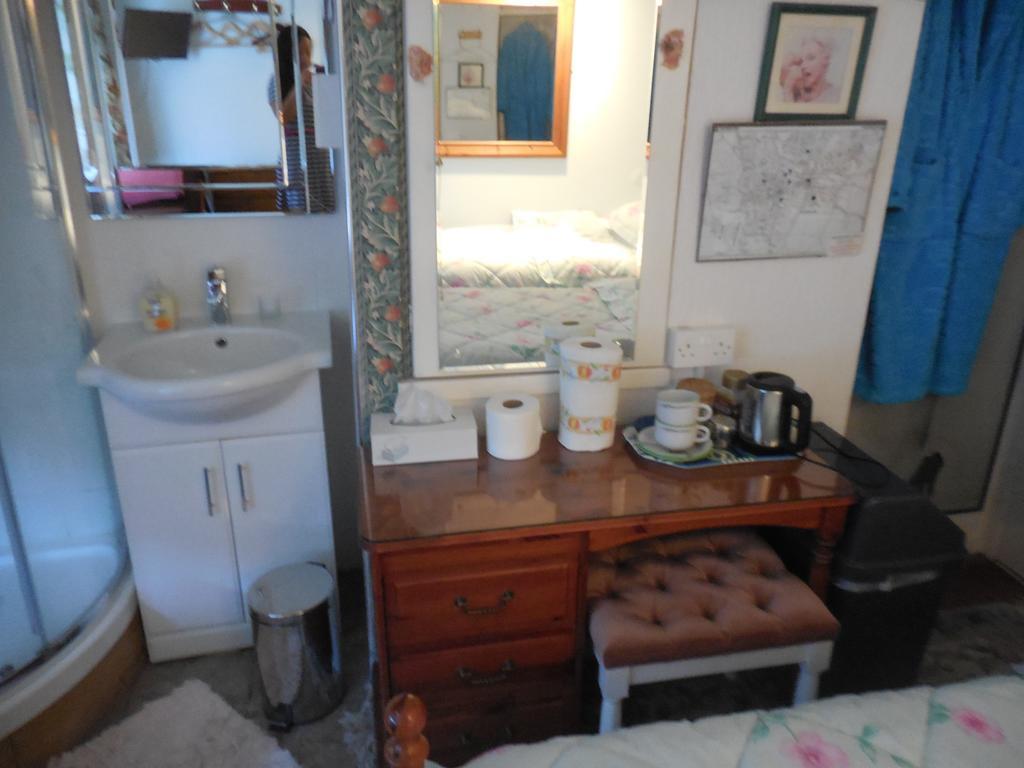 The Tulip Tree Hotel Wilmslow Room photo