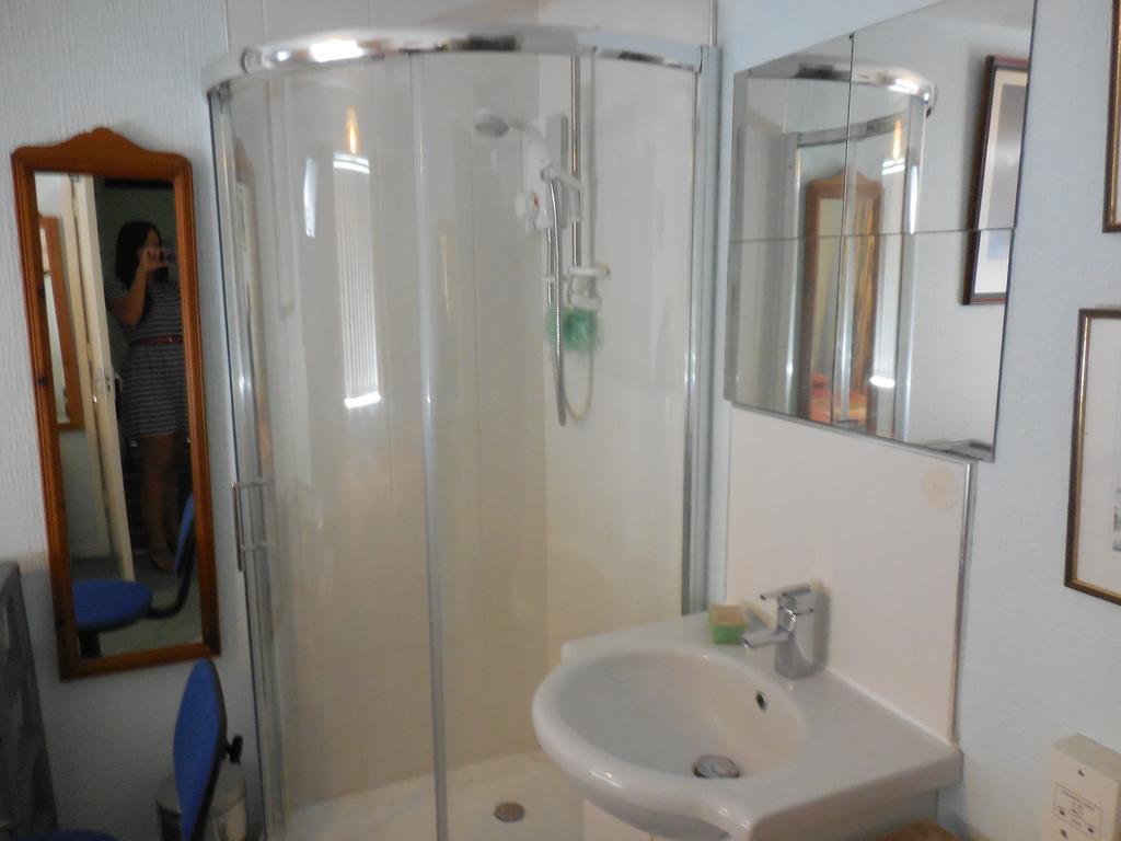 The Tulip Tree Hotel Wilmslow Room photo